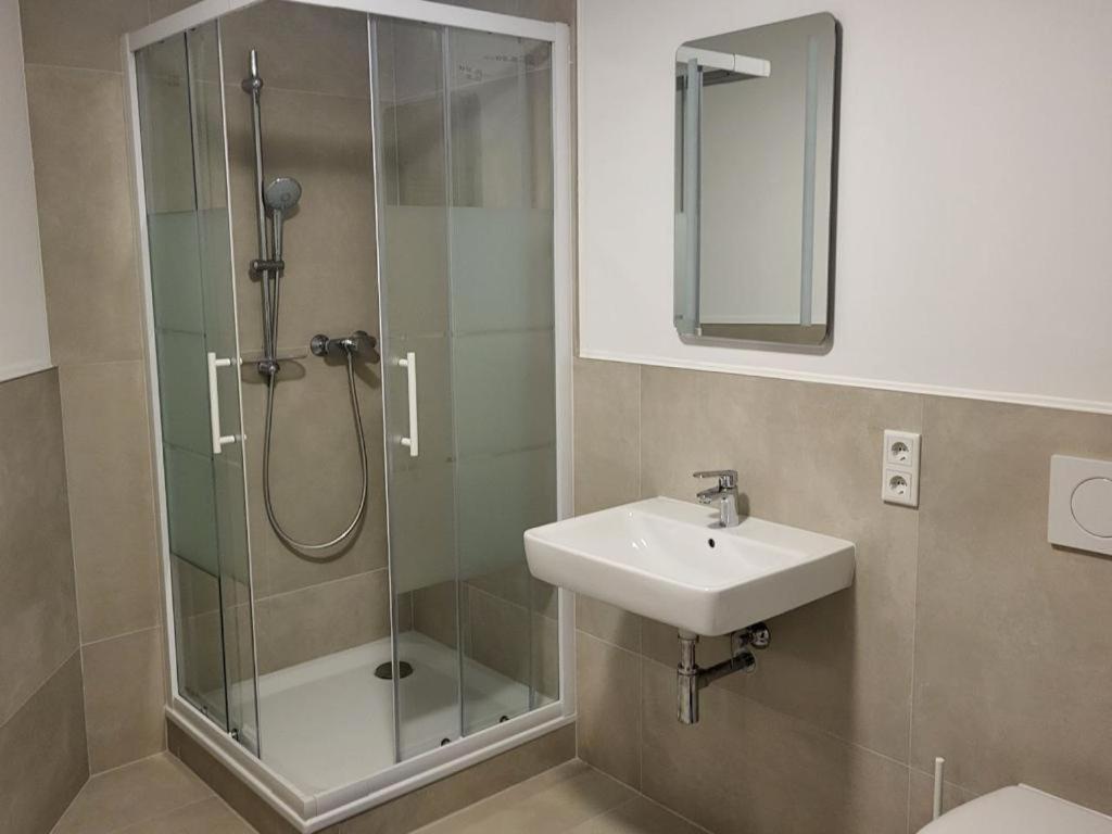 Monteurzimmer Mit Zwei Einzelnen Betten In Einer 3Zi Wohnung Mit Kueche Und Bad Osnabrück Exterior foto